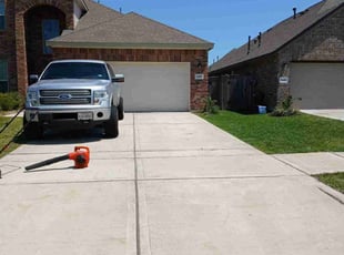Laura D.'s lawn service service result