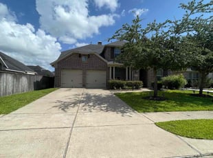 Lavina S.'s lawn care service result