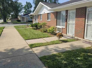 Lorraine P.'s lawn care services service result