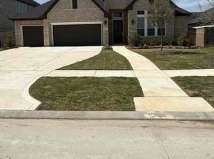 Kellie F.'s lawn care services service result