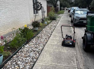 Bonnie L.'s grass cutting service result