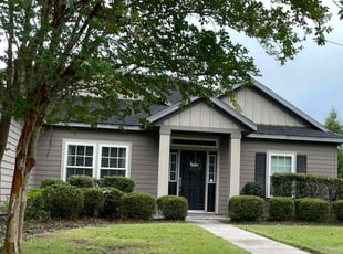 Lauren M.'s Bush Trimming service result