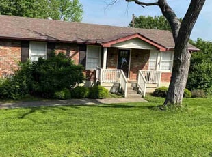 Elizabeth M.'s lawn maintenance service result