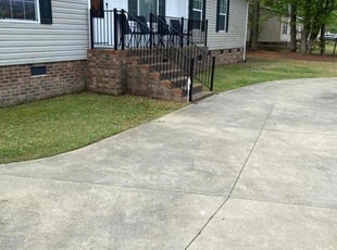 Hannah B.'s lawn maintenance service result