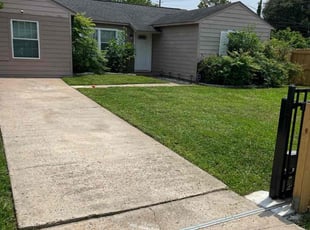 Melanie H.'s lawn maintenance service result
