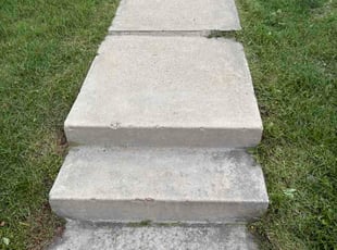 Jason R.'s lawn maintenance service result