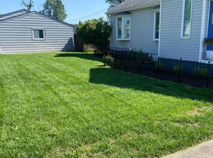 Gloria R.'s lawn maintenance service result