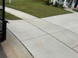 Toya J.'s lawn maintenance service result