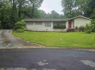 Tenia G.'s lawn care services service result