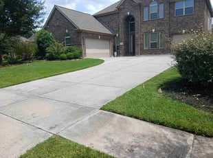 Geoffrey S.'s grass maintenance service result