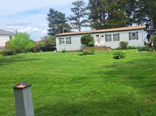 Christopher B.'s lawn maintenance service result