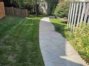 Laurie F.'s grass maintenance service result