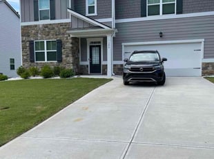 Eridania P.'s lawn maintenance service result