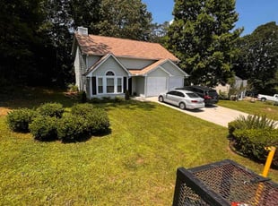 Lori C.'s lawn maintenance service result