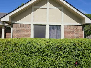 Stephanie M.'s Bush Trimming service result