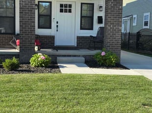 Linda L.'s Flower Bed Weeding service result