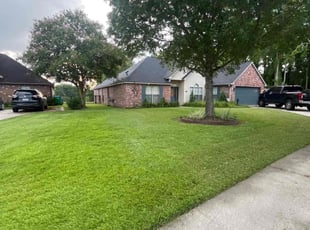 Jennifer M.'s lawn care services service result