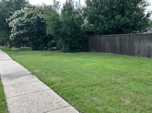 Lori W.'s lawn care services service result