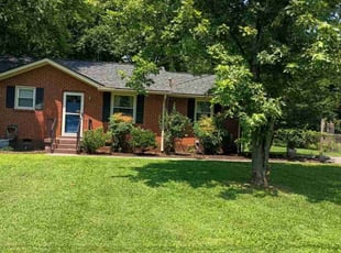 Courtney C.'s lawn care services service result