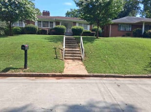 Stephanie L.'s lawn care services service result