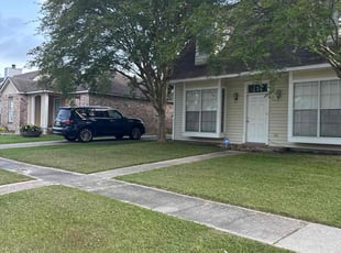 Rachelle S.'s lawn care services service result