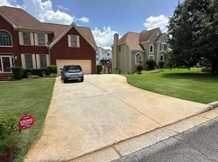 Jasmine A.'s grass maintenance service result