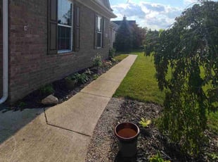 Theresa K.'s lawn care services service result