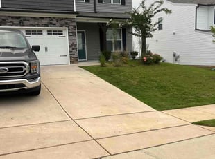 Jenny H.'s lawn maintenance service result