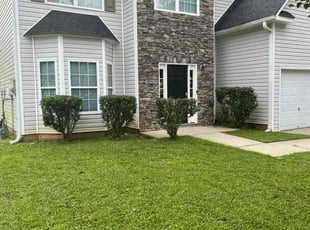 Jacquelyn B.'s Bush Trimming service result