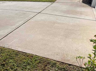 Amanda S.'s lawn care services service result