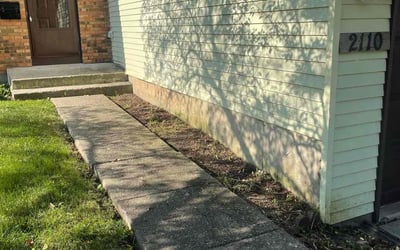 Photo of Heather B.'s yard after getting landscaping in Dekalb, IL