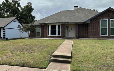 Photo of Paul B.'s yard after getting landscaping in Italy, TX