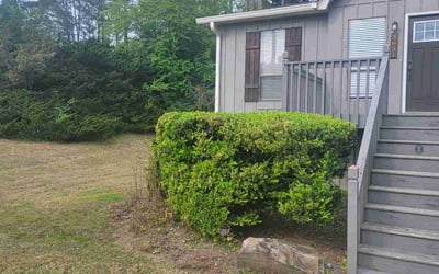 Photo of Lauren S.'s yard after getting landscaping in Clanton, AL