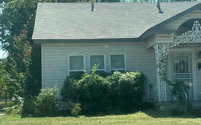 Photo of Amanda H.'s yard after getting landscaping in Luther, OK