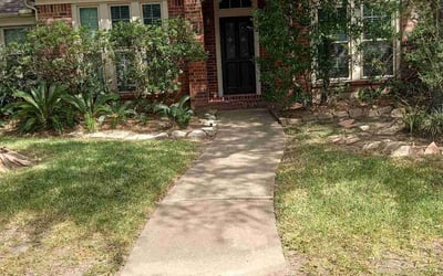 Photo of Linda R.'s yard after getting landscaping in Rye, TX