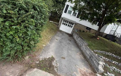 Photo of Laurie G.'s yard after getting tree care in Staten Island, NY