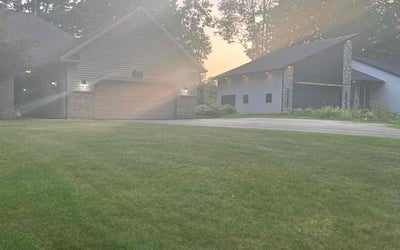 Photo of Elizabeth W.'s yard after getting lawn care in Jacksonville, FL