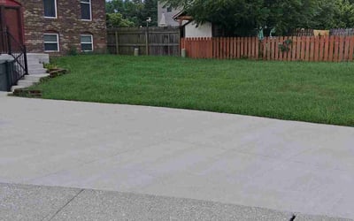 Photo of Jasmin W.'s yard after getting lawn care in Lancaster, CA