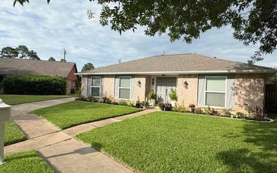 Photo of Rose O.'s yard after getting lawn care in Brownsville, TX