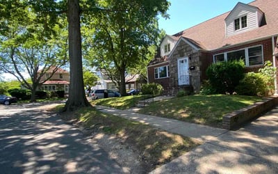 Photo of Earle T.'s yard after getting lawn care in Floral Park, NY
