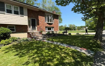 Photo of Helen M.'s yard after getting lawn care in Mineola, NY