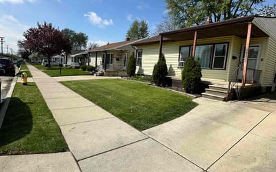 Photo of Joanna P.'s yard after getting lawn care in Mobile, AL