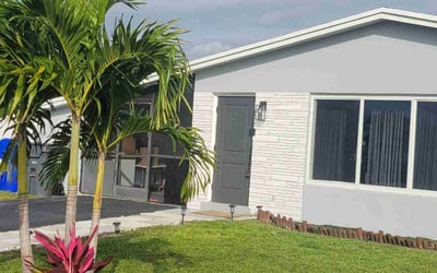 Photo of Alyssia M.'s yard after getting lawn care in Hollywood, FL
