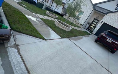 Photo of Empress M.'s yard after getting lawn care in Villa Park, IL