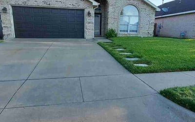 Photo of Kathy K.'s yard after getting lawn care in Fort Worth, TX