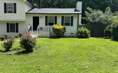 Photo of Melanie H.'s yard after getting lawn care in Mableton, GA