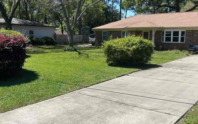 Photo of Angela N.'s yard after getting lawn care in Fort Walton Beach, FL