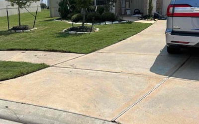 Photo of Ruben C.'s yard after getting lawn care in Peoria, AZ