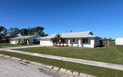 Photo of Simon O.'s yard after getting lawn care in Bradenton, FL