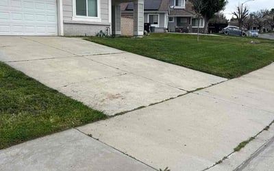 Photo of Tee M.'s yard after getting lawn care in Coachella, CA
